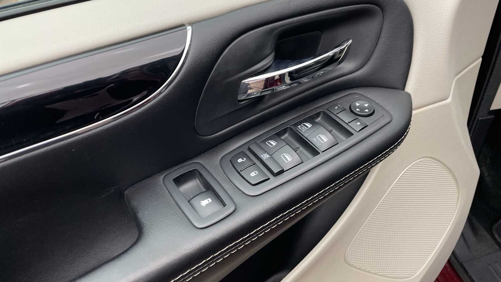 Thumbnail: 2019 Dodge Grand Caravan - 6