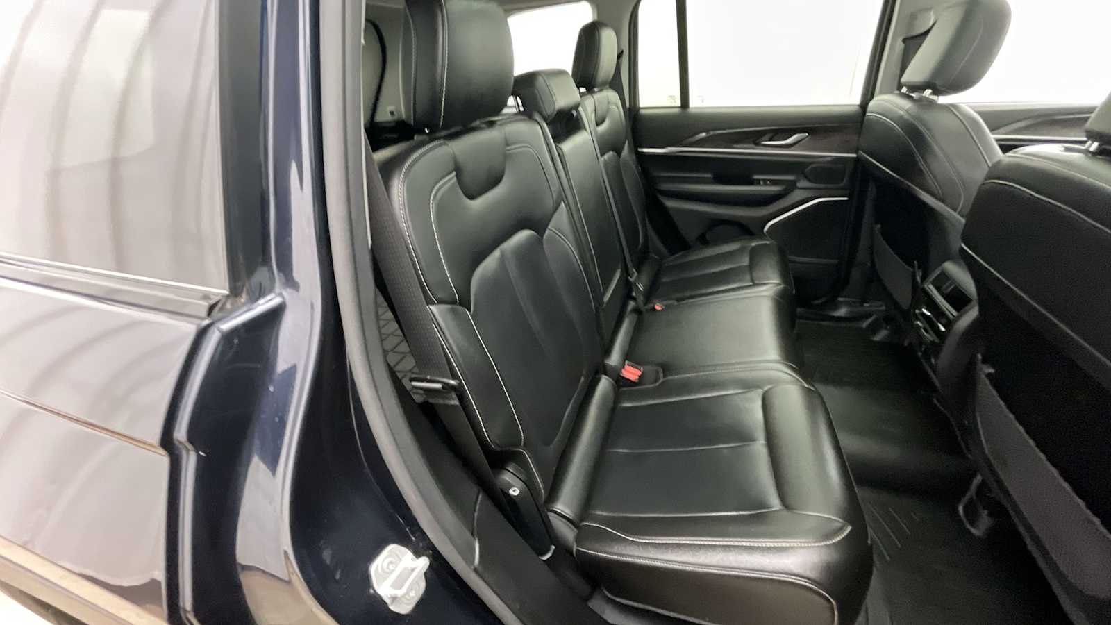 Thumbnail: 2022 Jeep Grand Cherokee - 11