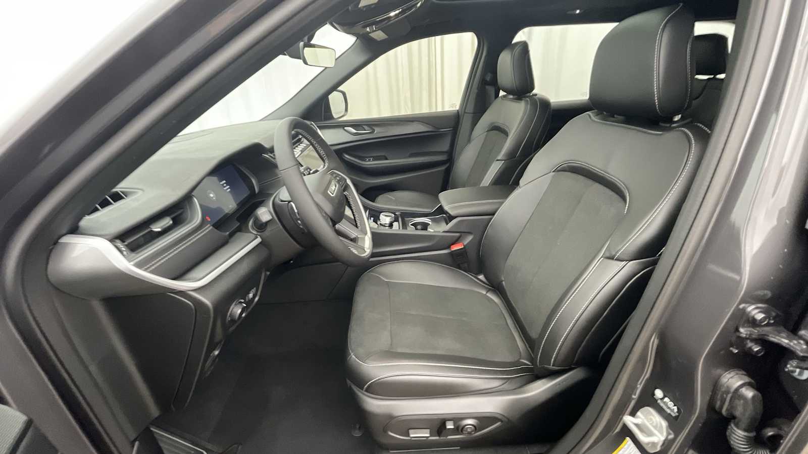 Thumbnail: 2025 Jeep Grand Cherokee - 5