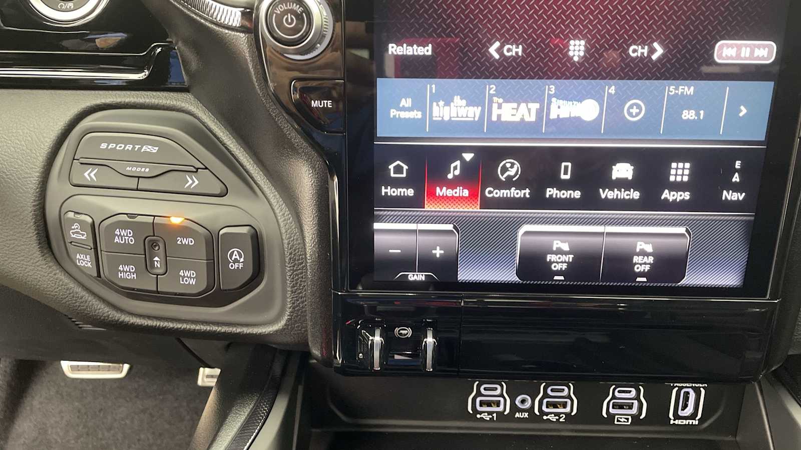 Thumbnail: 2026 RAM 1500 - 25