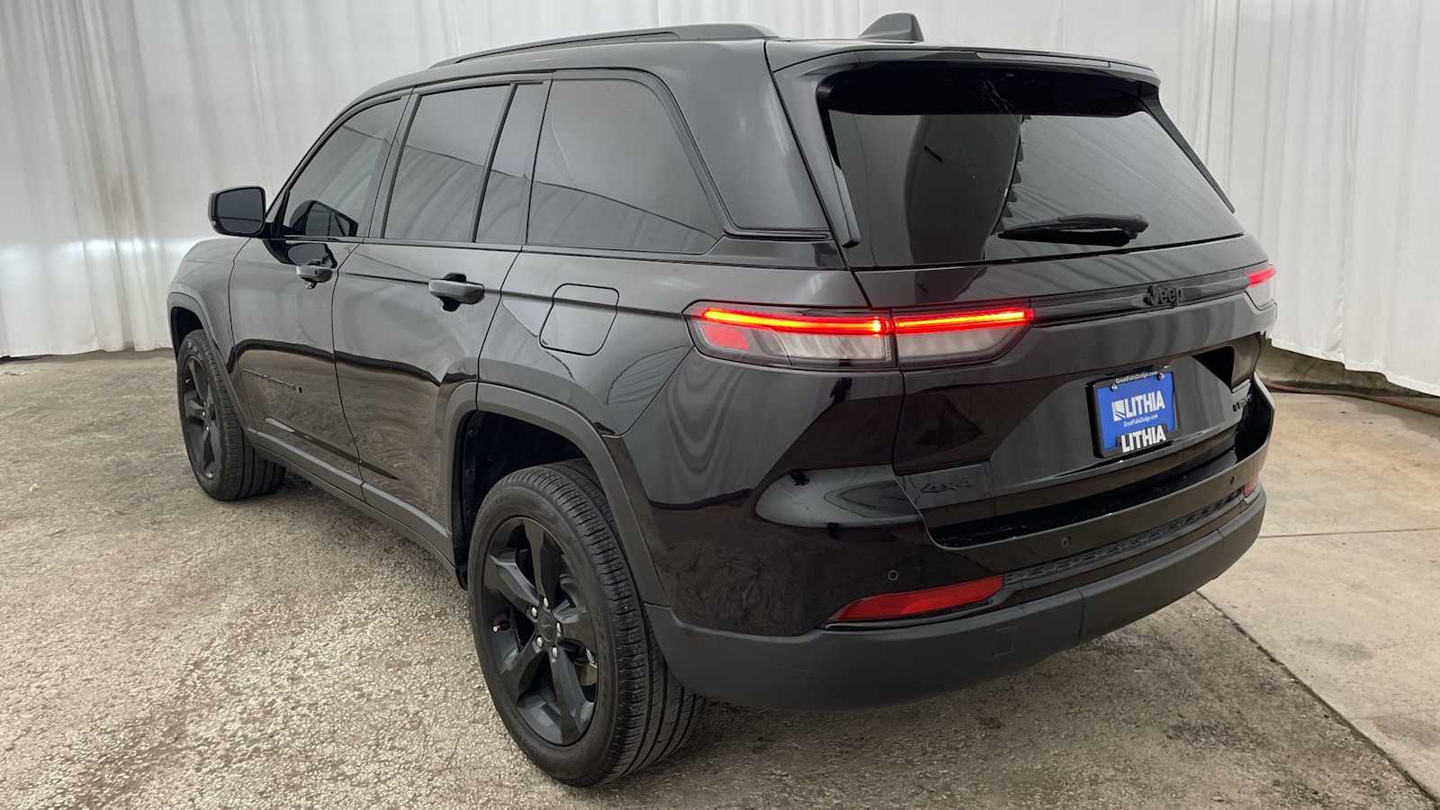 Thumbnail: 2025 Jeep Grand Cherokee - 34