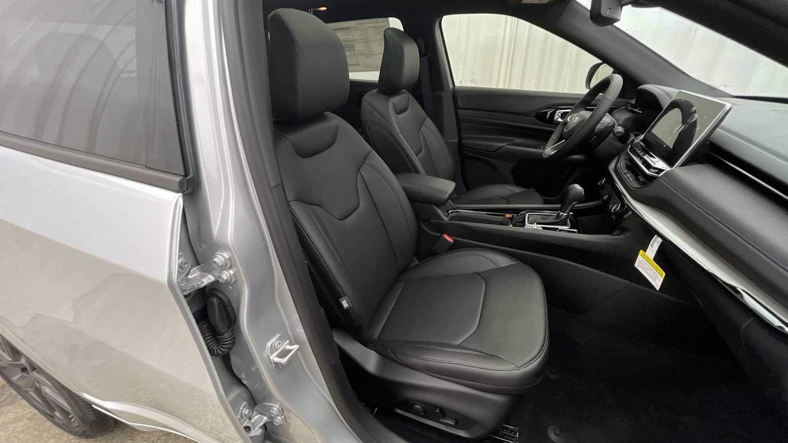 Thumbnail: 2025 Jeep Compass - 13