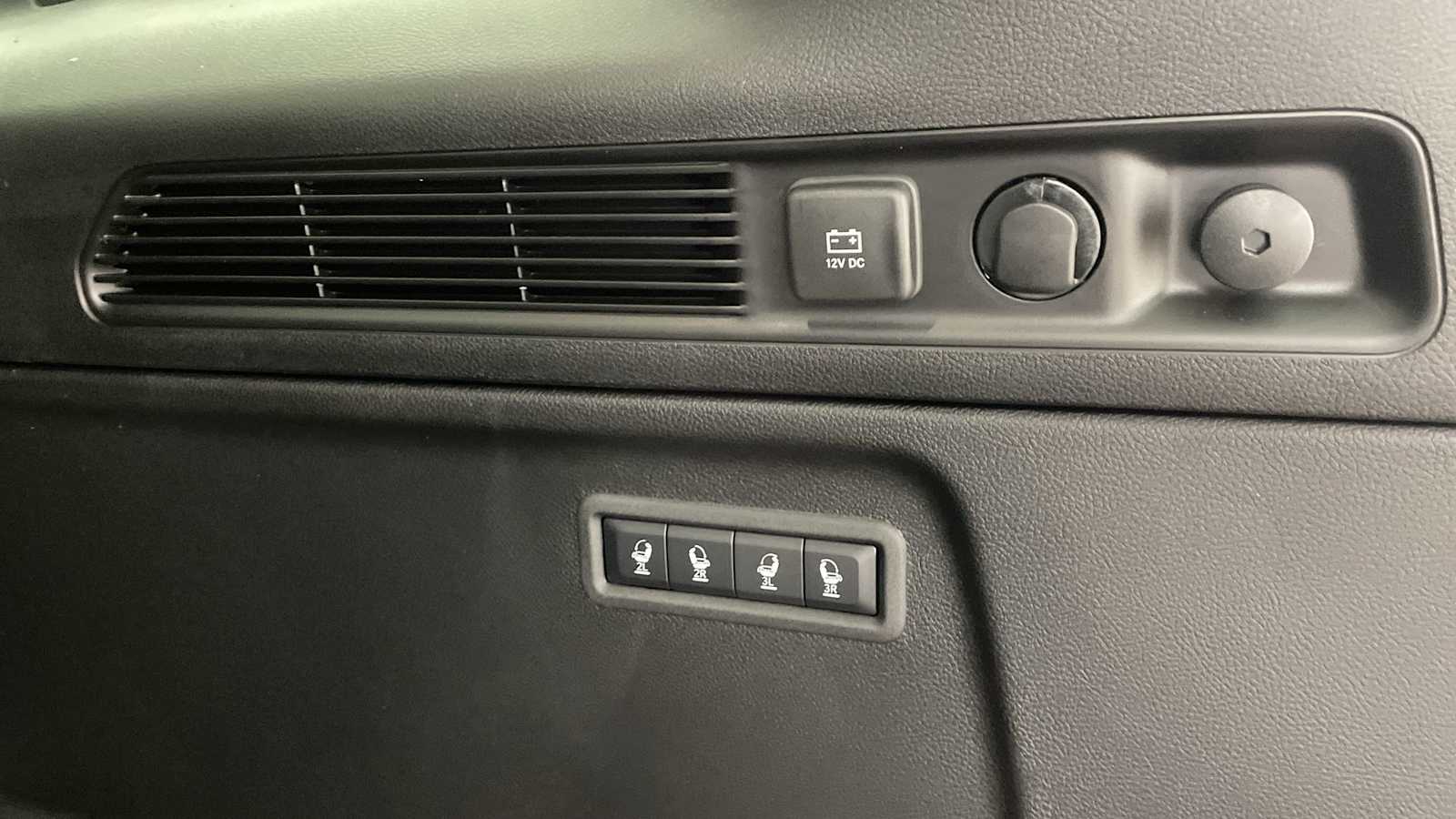 Thumbnail: 2025 Jeep Wagoneer - 29