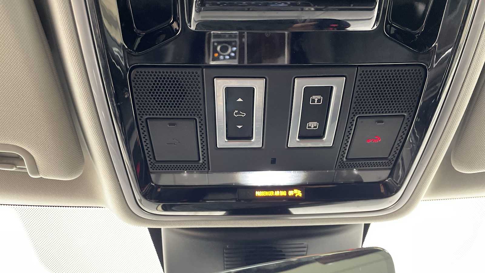 Thumbnail: 2017 Land Rover Range Rover - 25