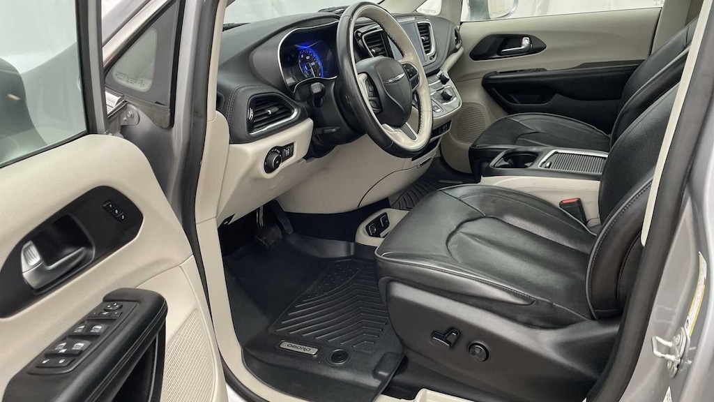 Used 2020 Chrysler Pacifica Limited Van Passenger Van