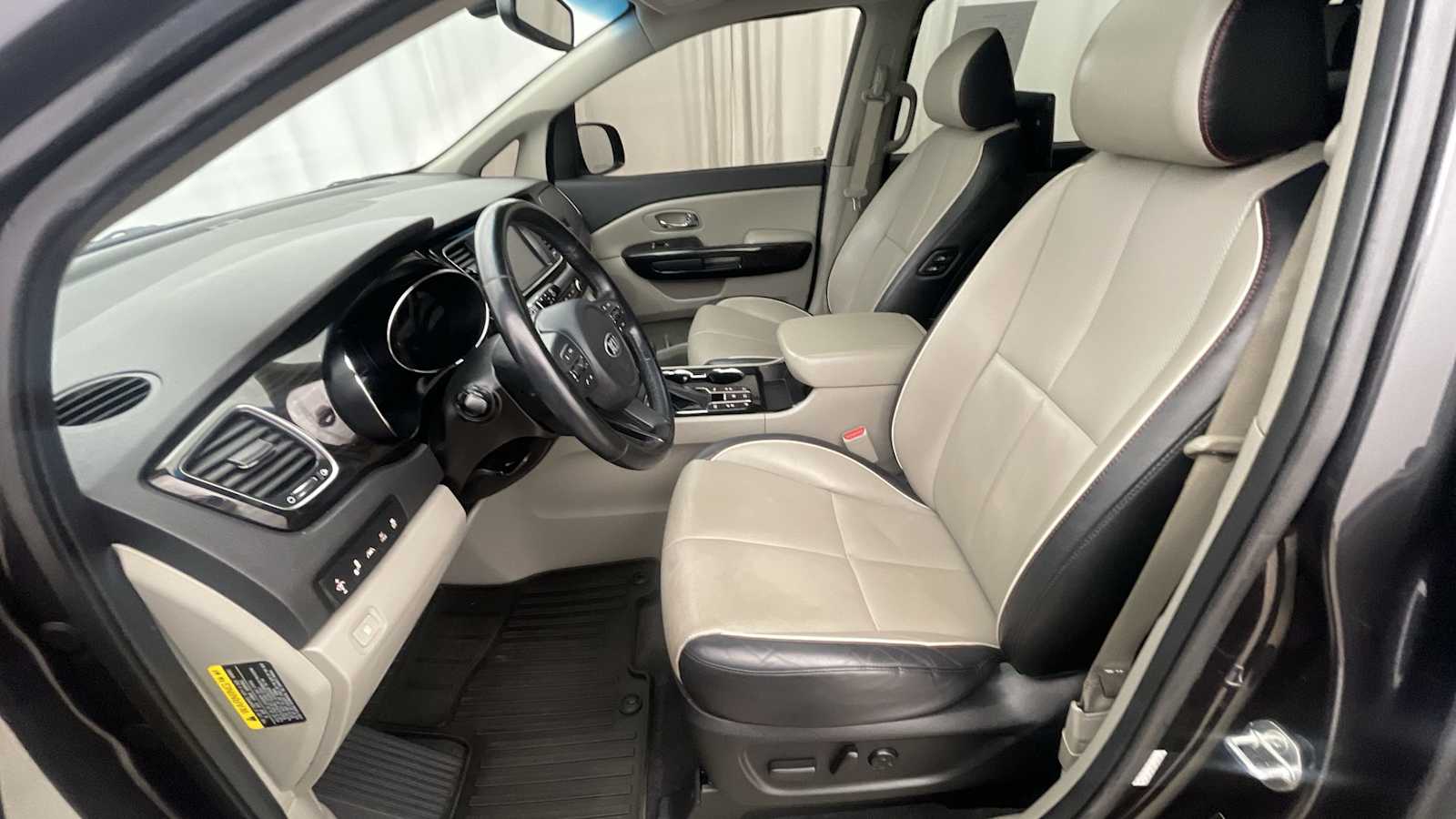 Thumbnail: 2020 Kia Sedona - 7