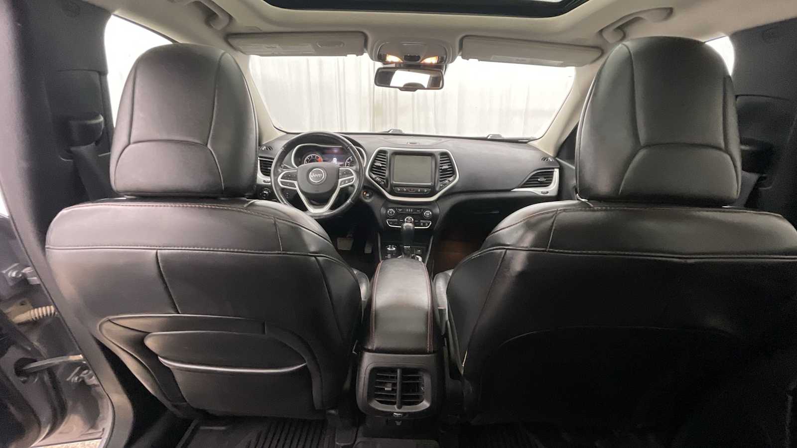 Thumbnail: 2018 Jeep Cherokee - 8