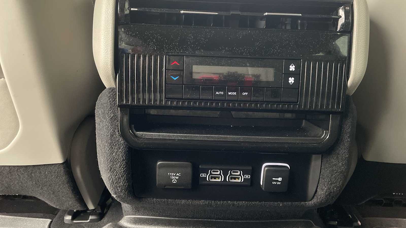 Thumbnail: 2022 Jeep Wagoneer - 26