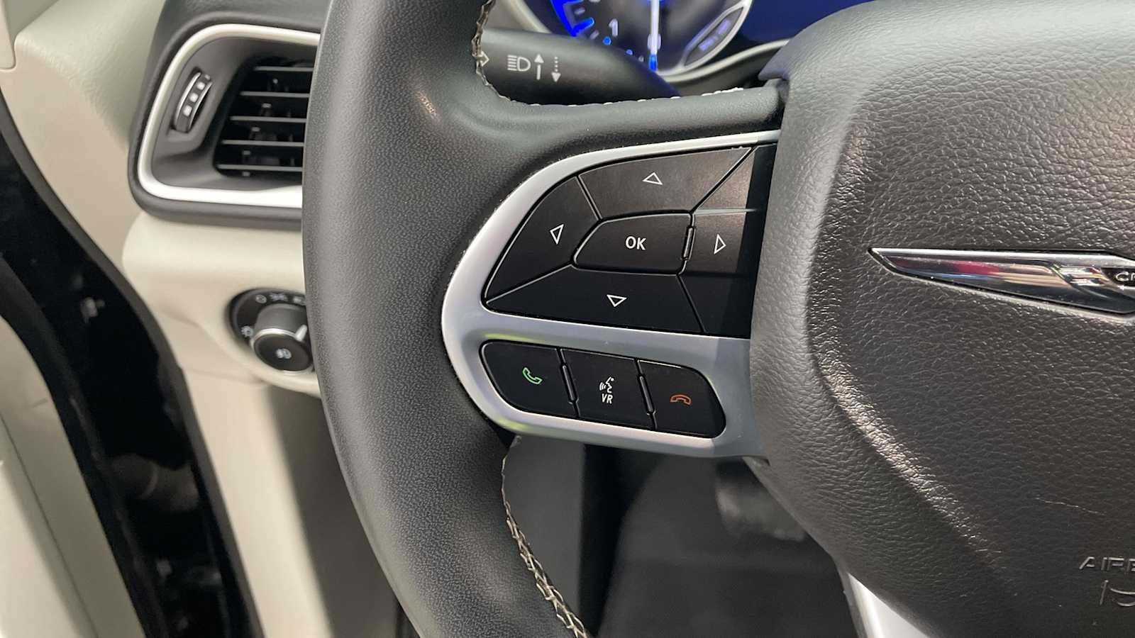 Thumbnail: 2022 Chrysler Pacifica - 13