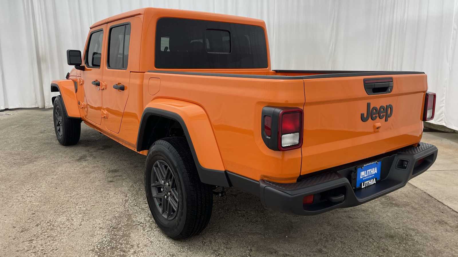 Thumbnail: 2025 Jeep Gladiator - 33