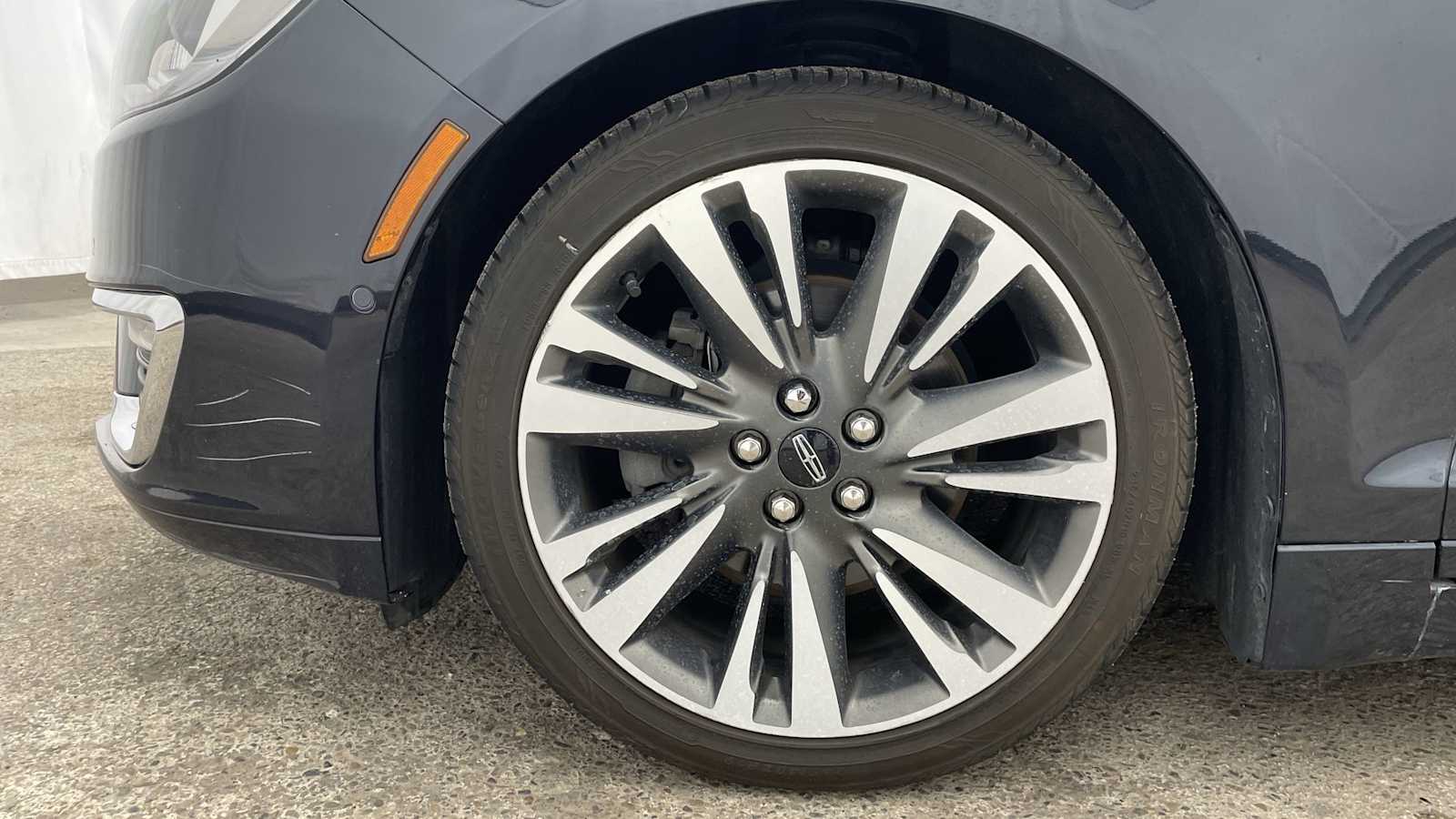 Thumbnail: 2020 Lincoln MKZ - 40
