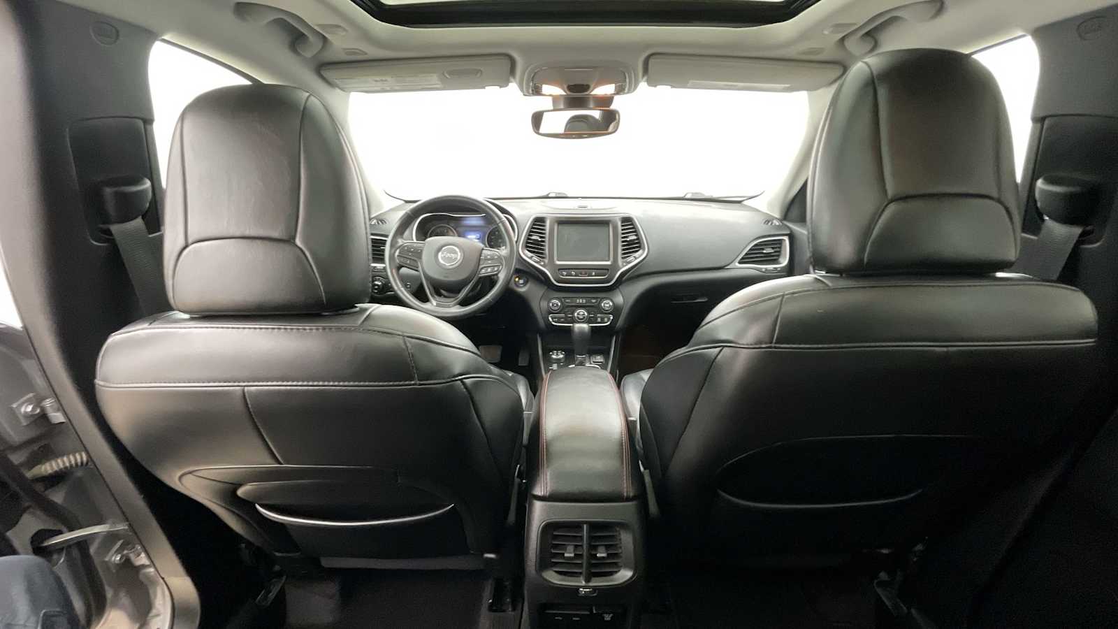 Thumbnail: 2019 Jeep Cherokee - 8