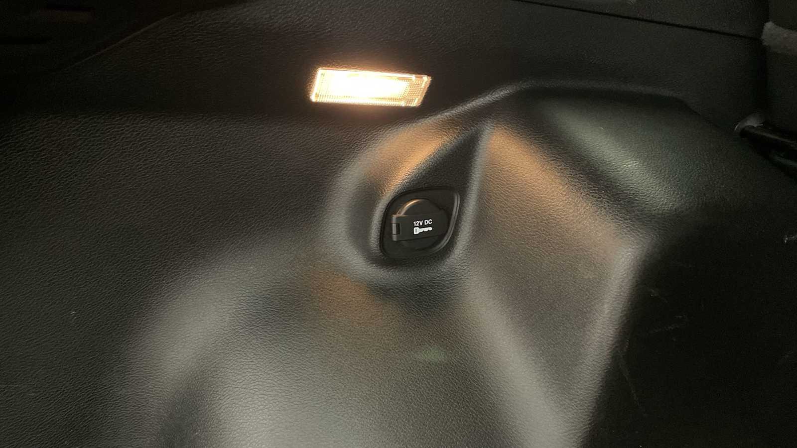 Thumbnail: 2019 Jeep Cherokee - 28