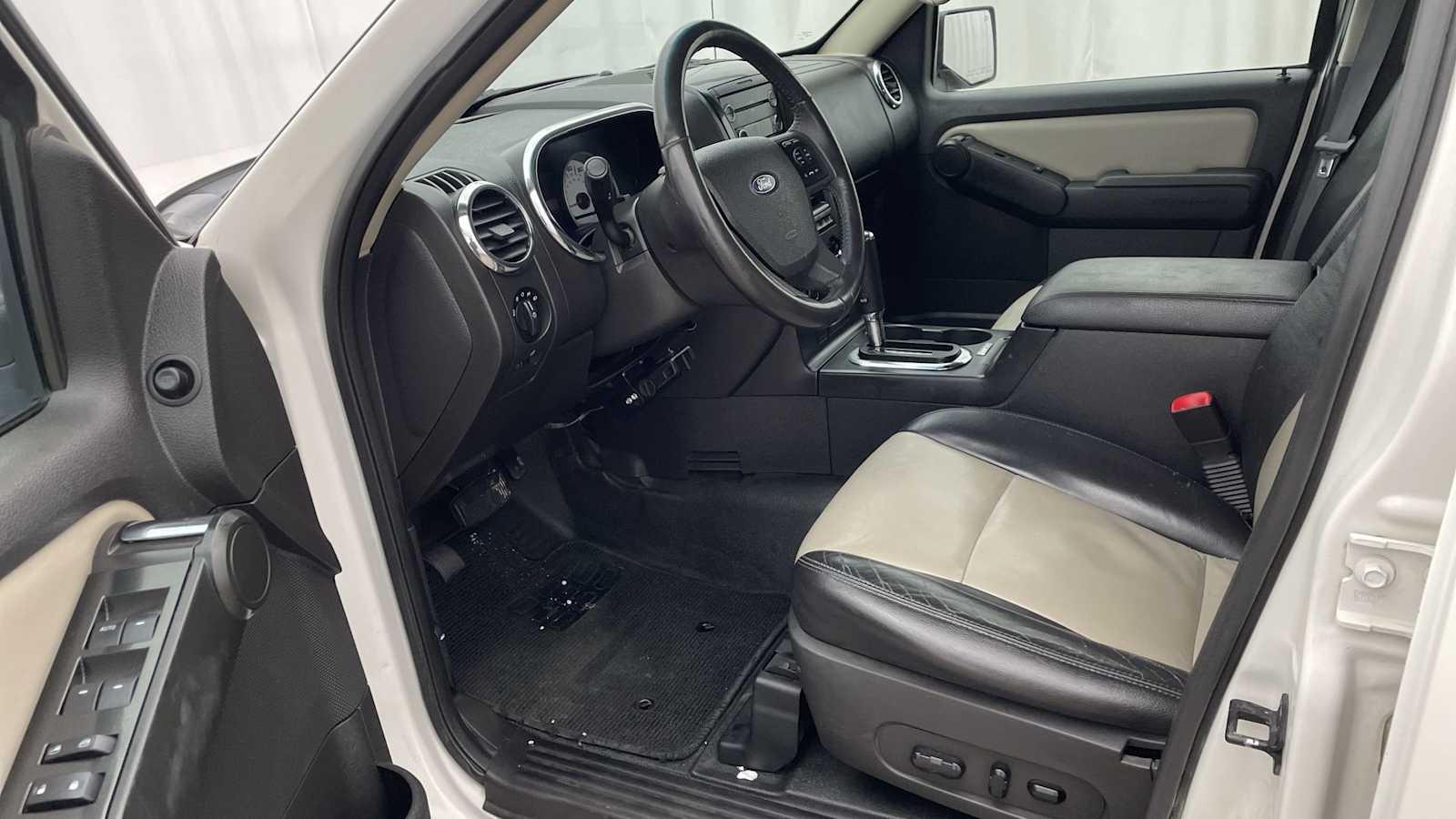 Thumbnail: 2008 Ford Explorer Sport Trac - 2