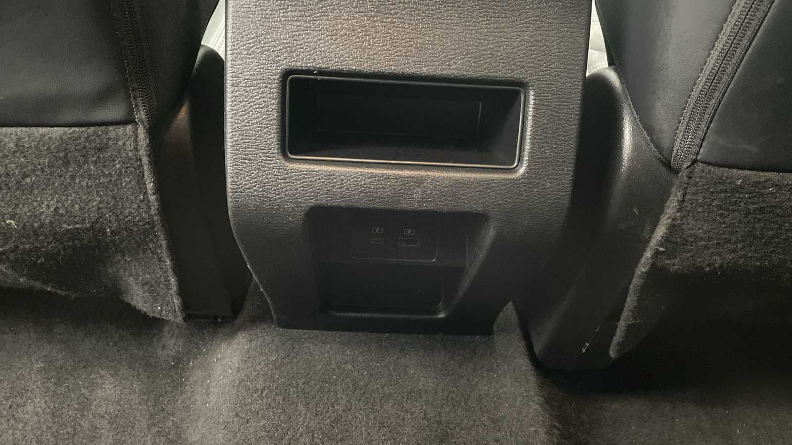 Thumbnail: 2023 Mitsubishi Outlander - 25