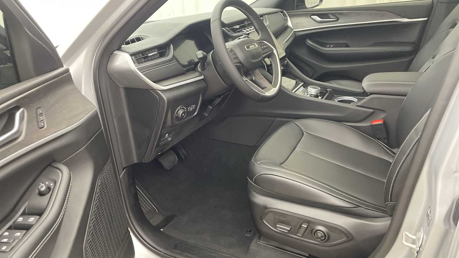 Thumbnail: 2025 Jeep Grand Cherokee - 2