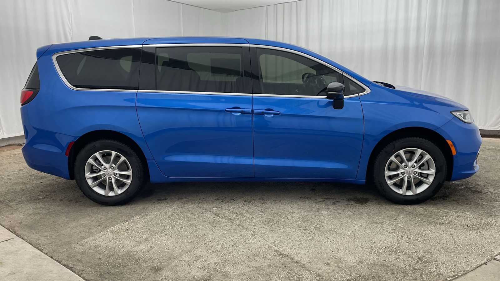 Thumbnail: 2026 Chrysler Pacifica - 37