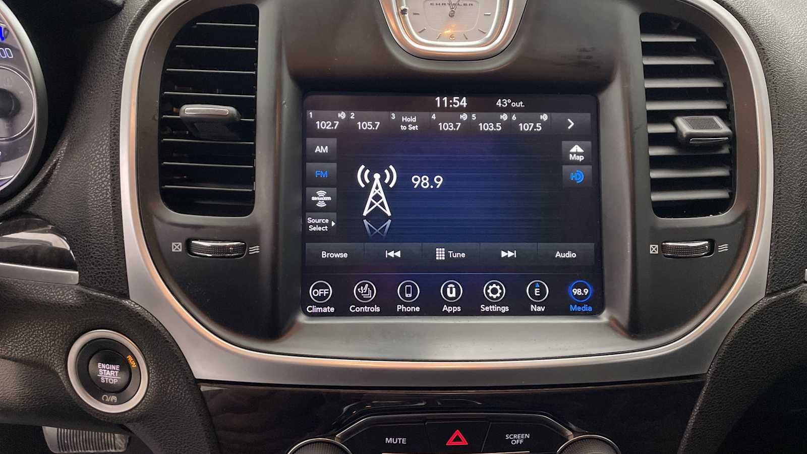 Thumbnail: 2020 Chrysler 300 - 18