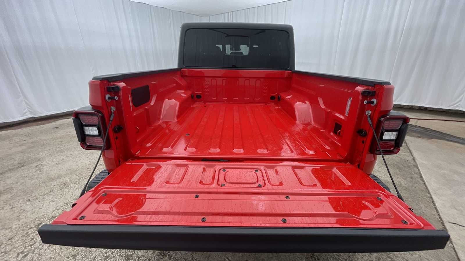 Thumbnail: 2025 Jeep Gladiator - 30