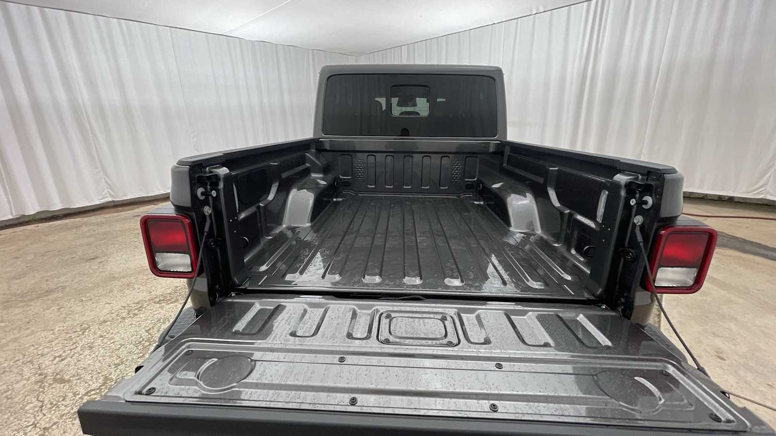 Thumbnail: 2026 Jeep Gladiator - 28