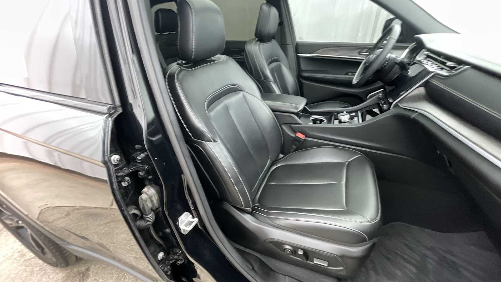 Thumbnail: 2025 Jeep Grand Cherokee - 13