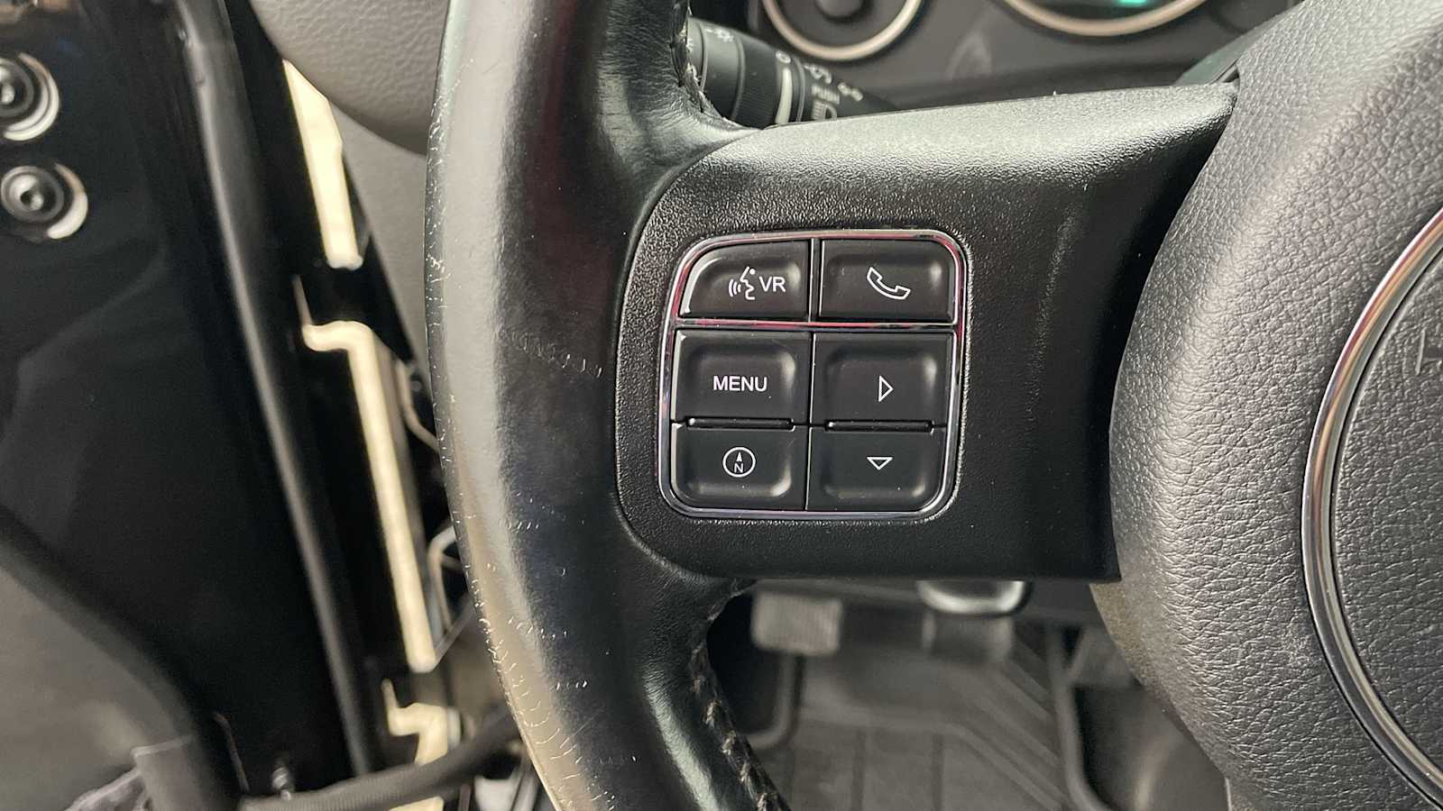 Thumbnail: 2016 Jeep Wrangler - 13