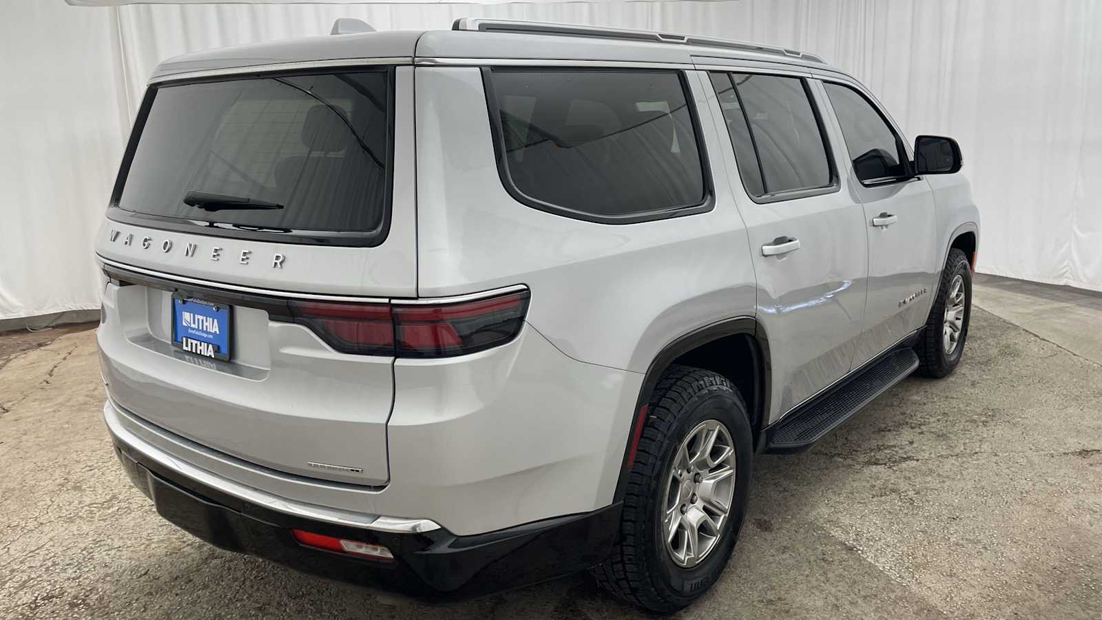 Thumbnail: 2022 Jeep Wagoneer - 35