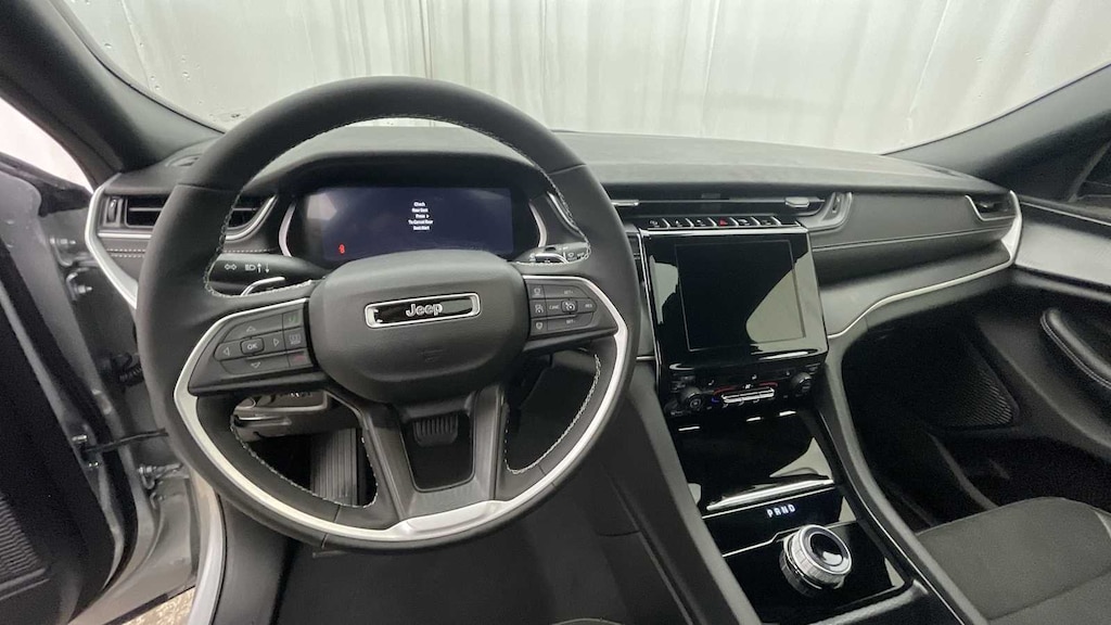 New 2025 Jeep Grand Cherokee L ALTITUDE X 4X4 Sport Utility