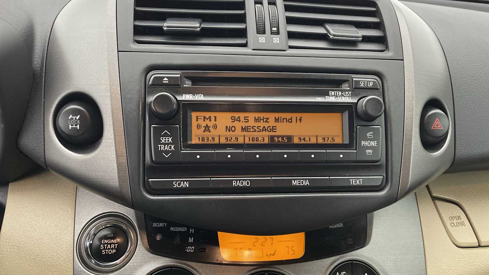 Thumbnail: 2012 Toyota RAV4 - 18