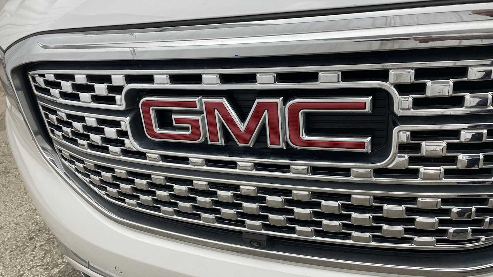 Thumbnail: 2017 GMC Acadia - 41