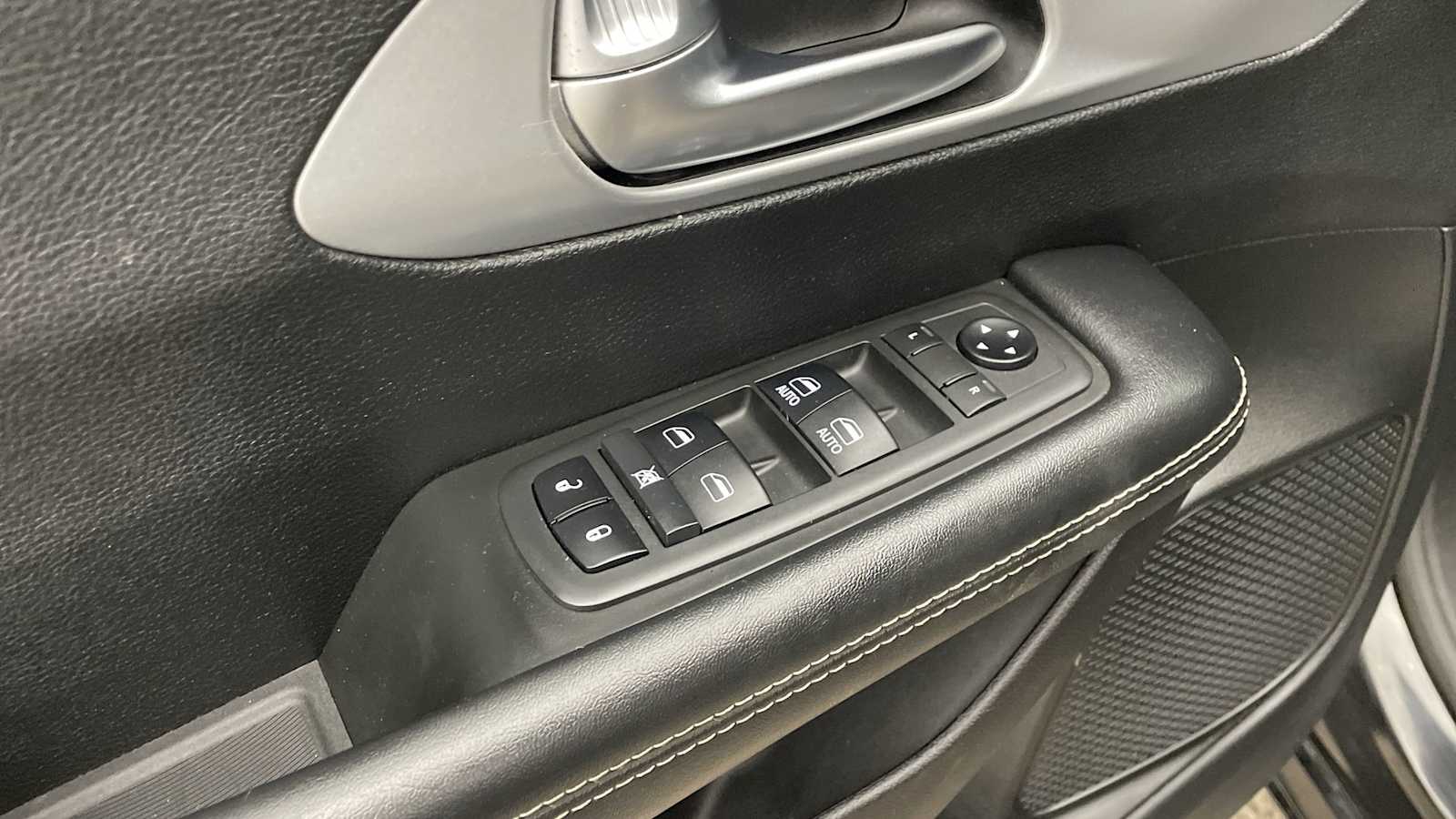 Thumbnail: 2019 Chrysler Pacifica - 6