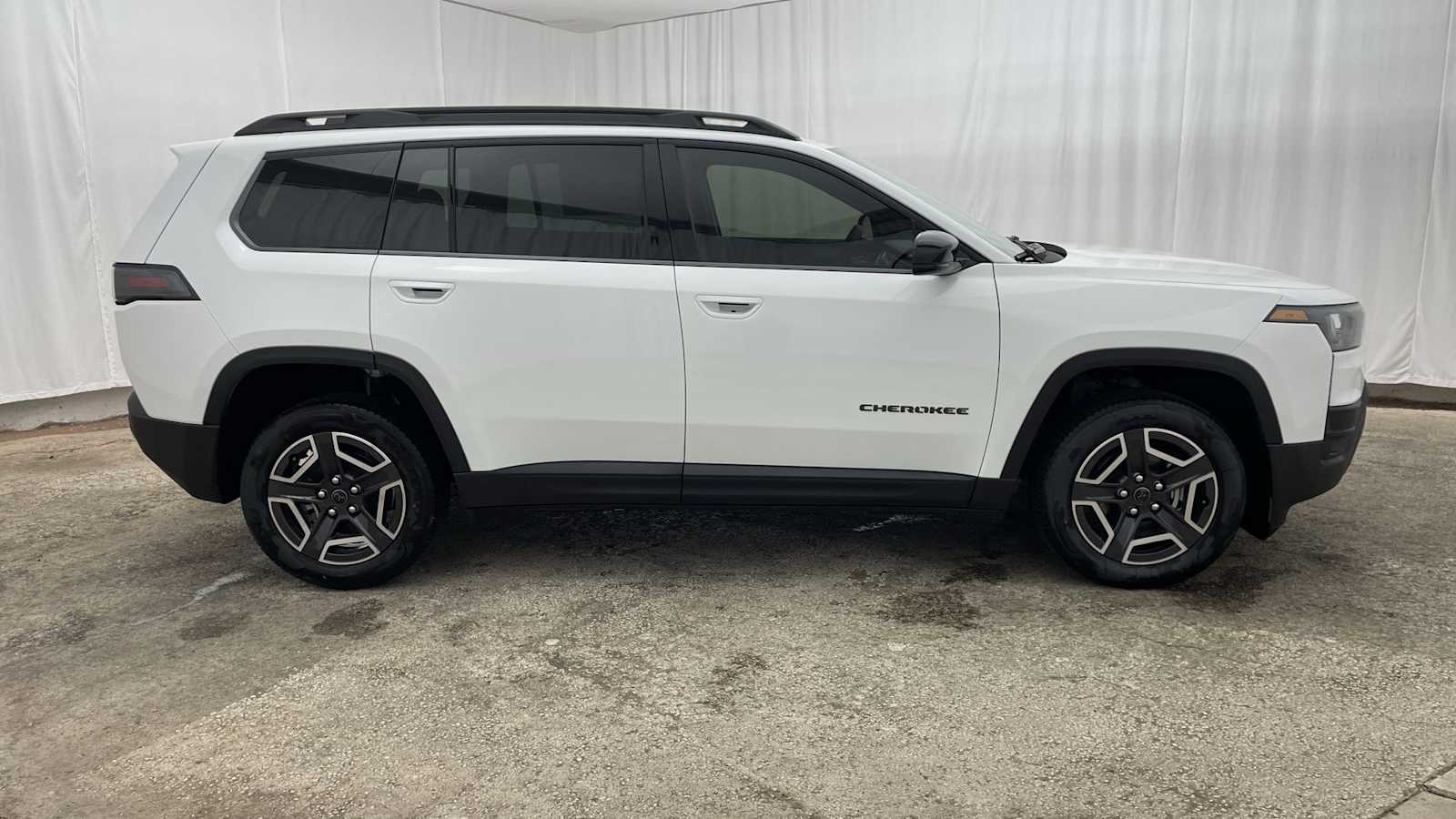 Thumbnail: 2026 Jeep Cherokee - 34