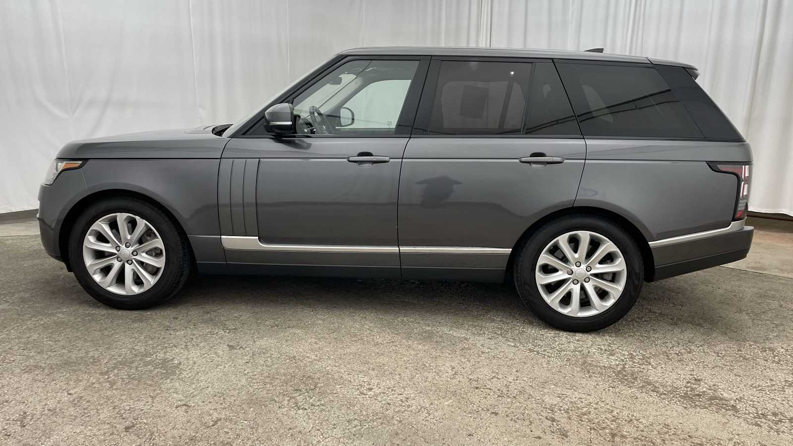 Thumbnail: 2017 Land Rover Range Rover - 32