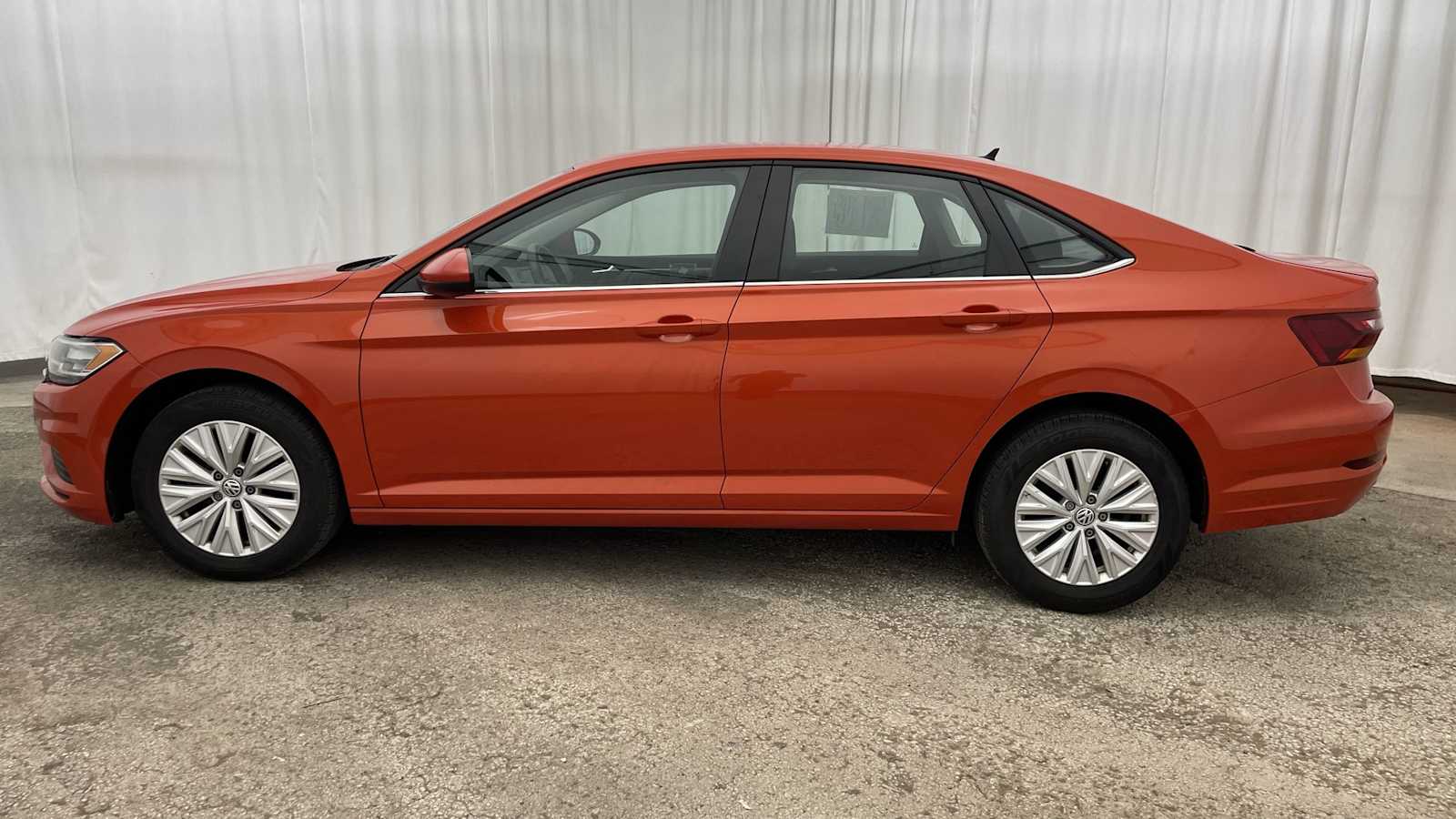 Thumbnail: 2019 Volkswagen Jetta - 24