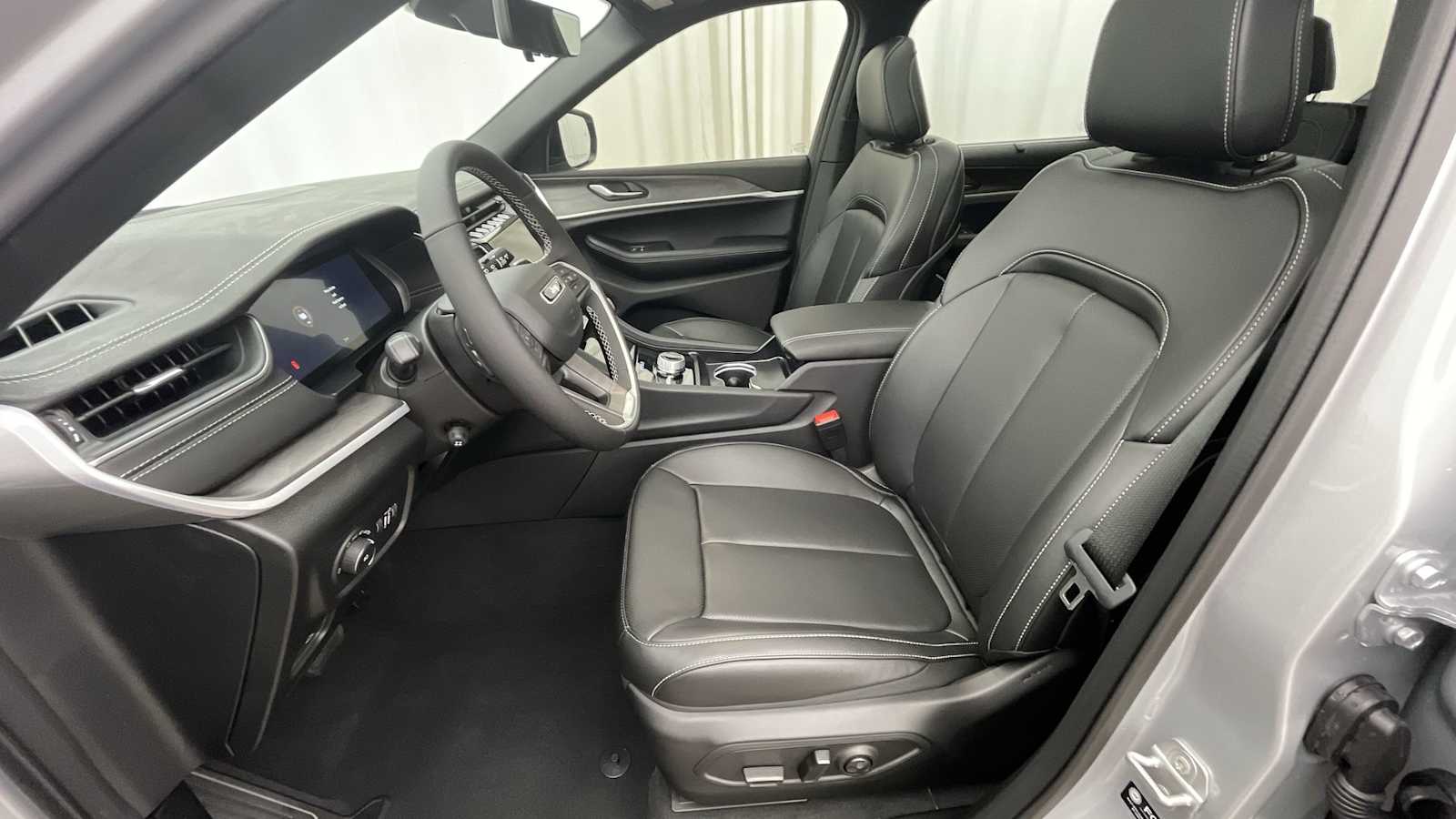 Thumbnail: 2025 Jeep Grand Cherokee - 6