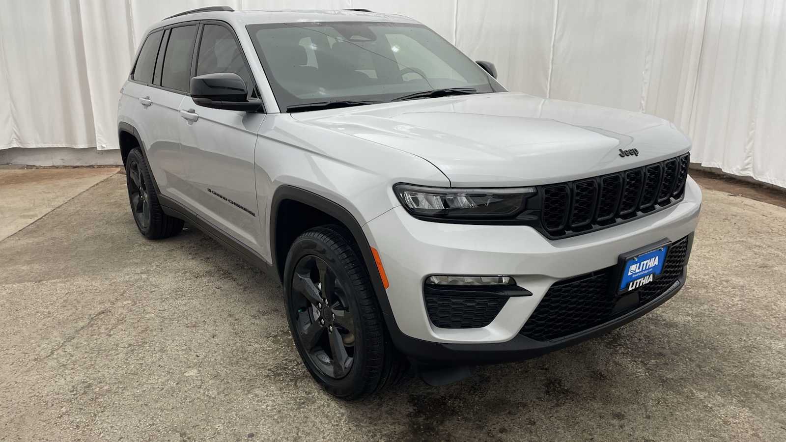 Thumbnail: 2025 Jeep Grand Cherokee - 39