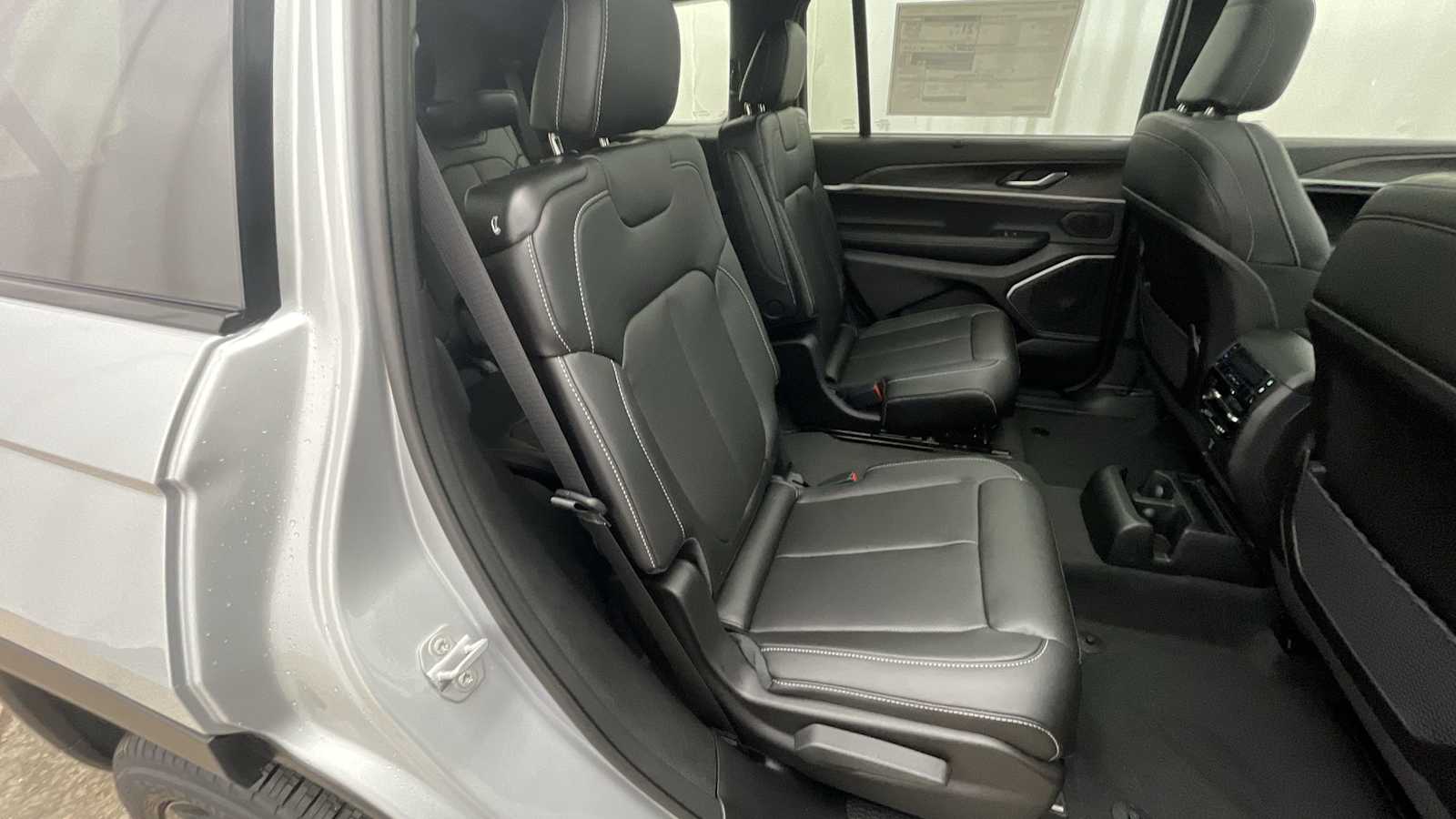 Thumbnail: 2025 Jeep Grand Cherokee - 11