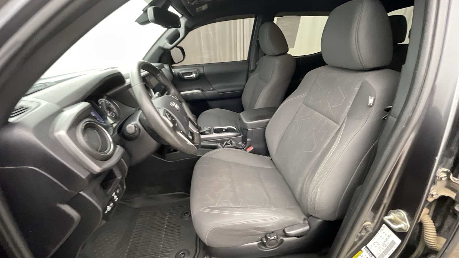 Thumbnail: 2019 Toyota Tacoma - 6