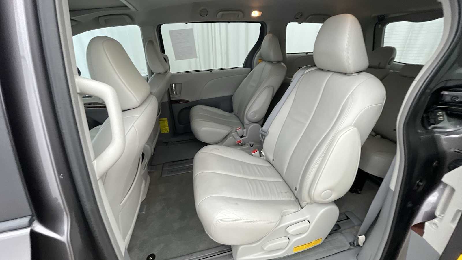 Thumbnail: 2013 Toyota Sienna - 9