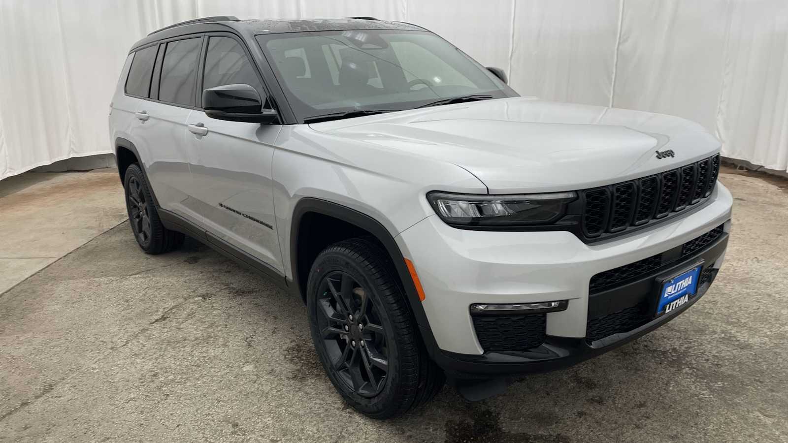 Thumbnail: 2025 Jeep Grand Cherokee - 39