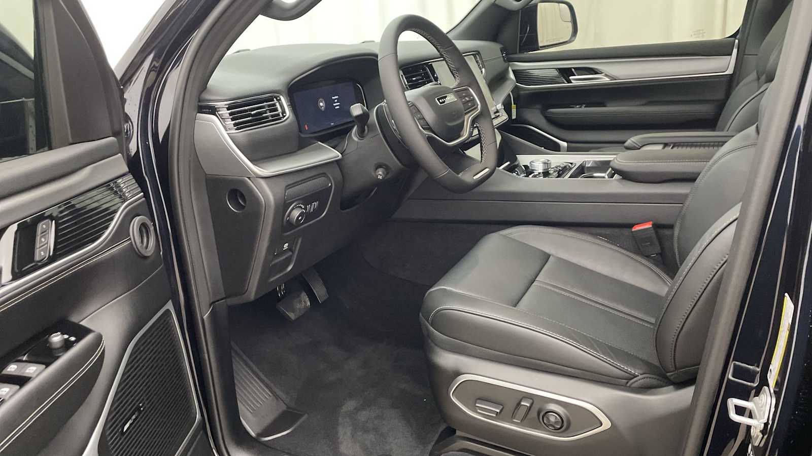 Thumbnail: 2025 Jeep Wagoneer - 2