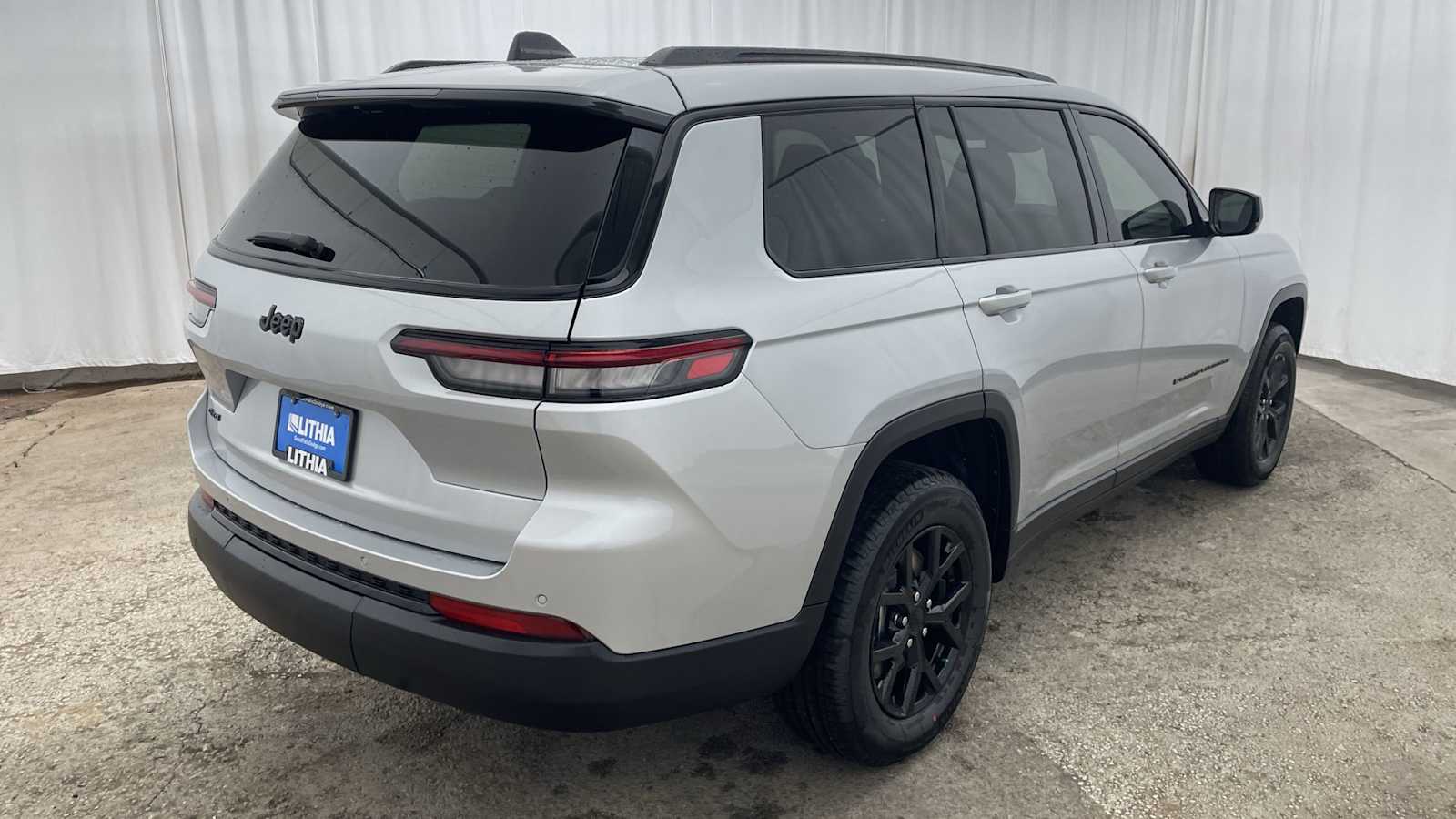 Thumbnail: 2025 Jeep Grand Cherokee - 35