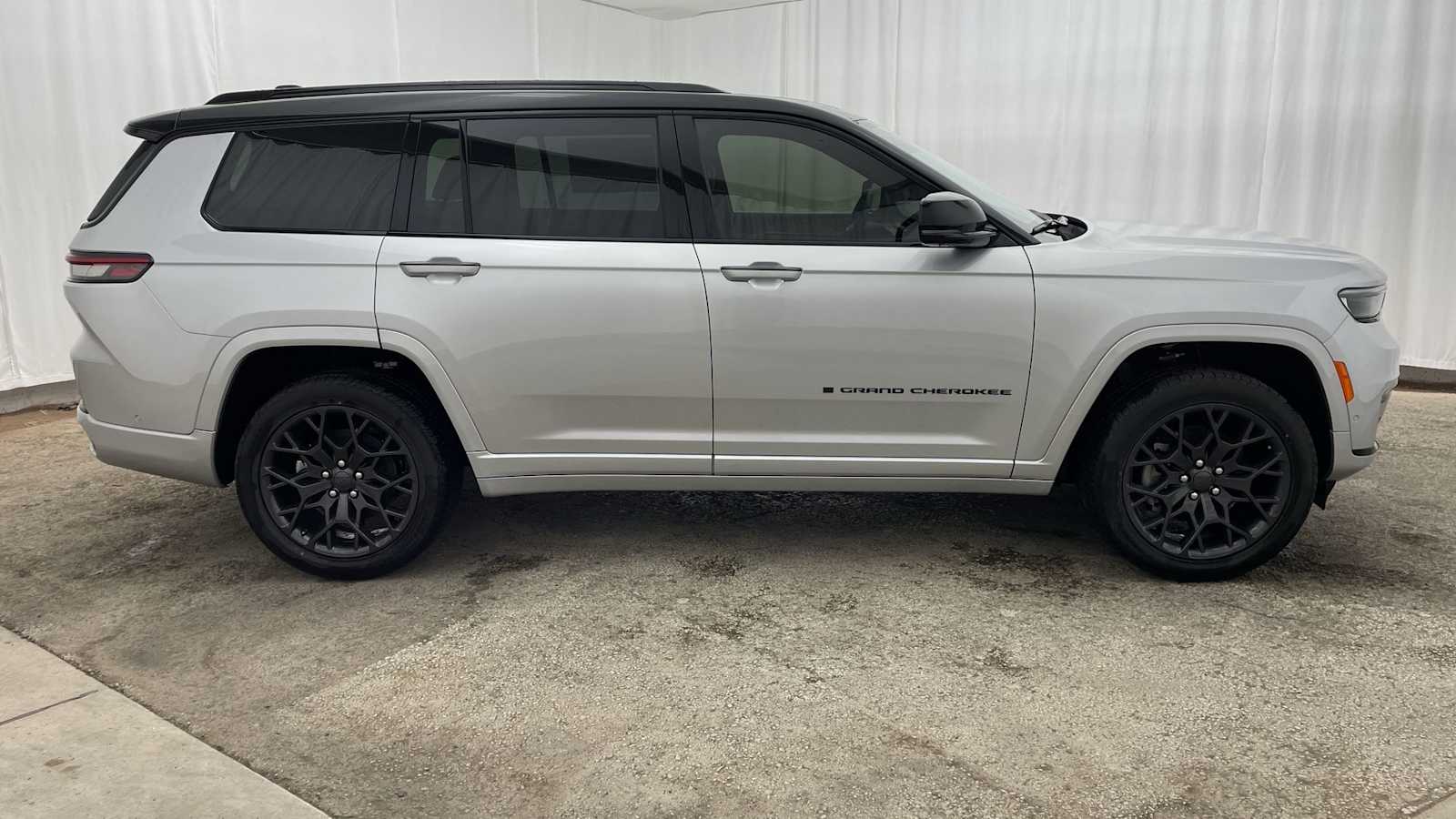 Thumbnail: 2025 Jeep Grand Cherokee - 39