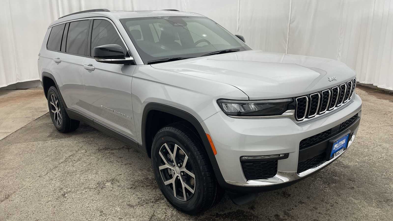 Thumbnail: 2025 Jeep Grand Cherokee - 39