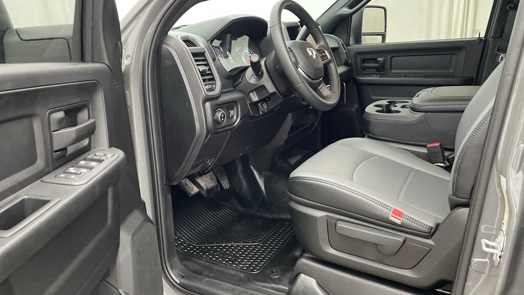 New 2026 Ram 2500 TRADESMAN CREW CAB 4X4 6'4 BOX Pickup