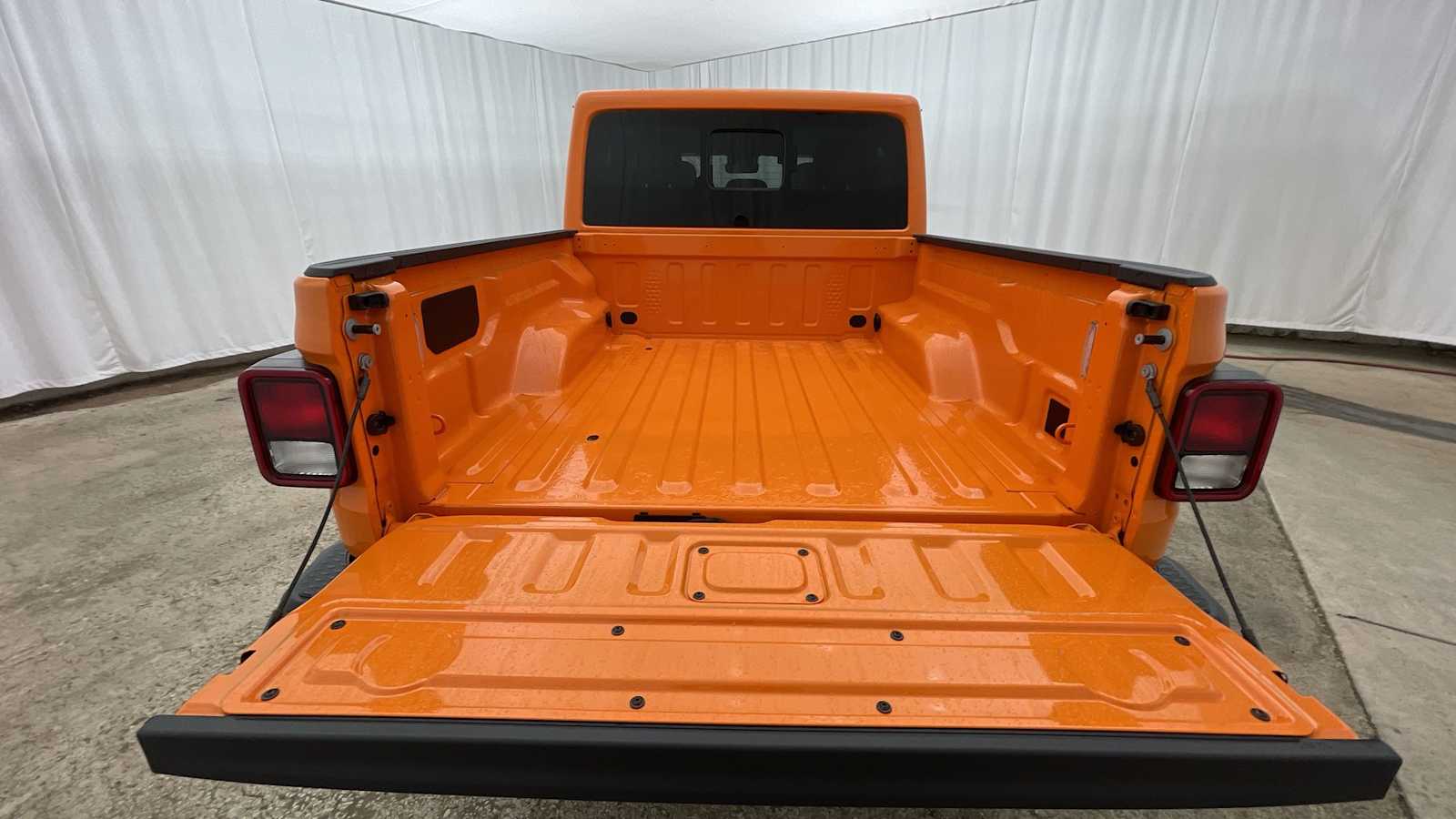 Thumbnail: 2025 Jeep Gladiator - 30