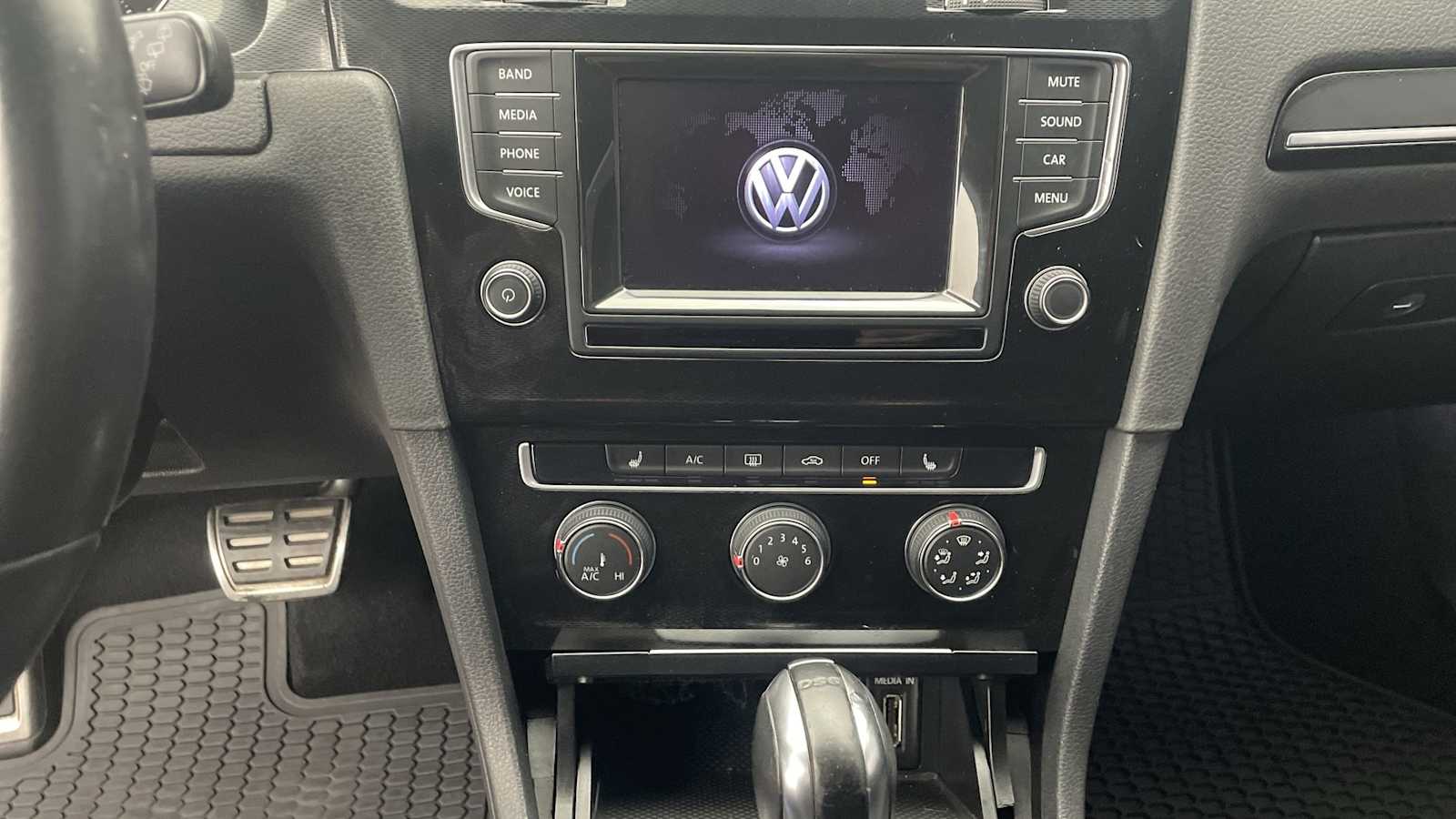 Thumbnail: 2015 Volkswagen Golf - 17