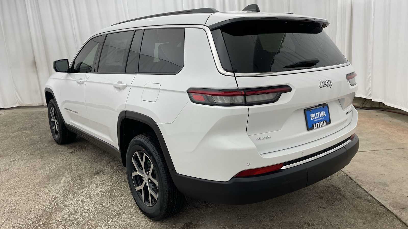 Thumbnail: 2025 Jeep Grand Cherokee - 35