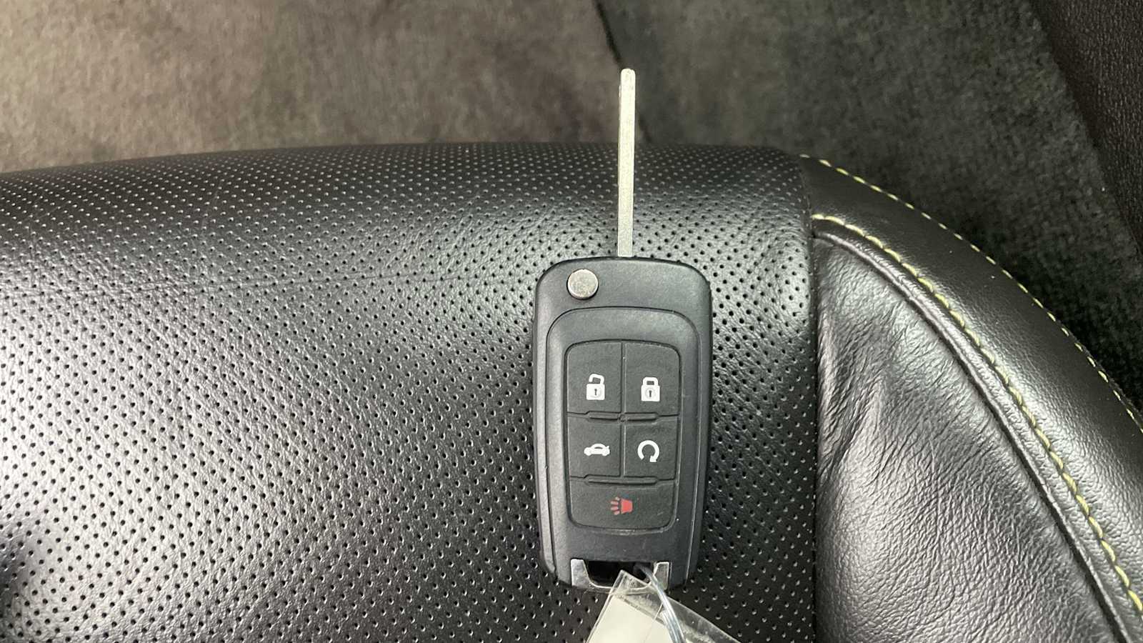 Thumbnail: 2011 Chevrolet Camaro - 21