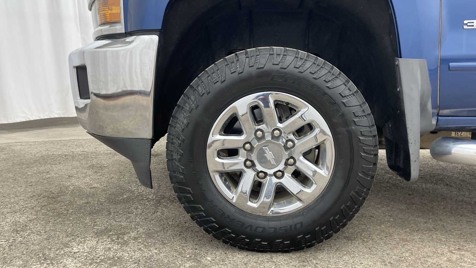 Thumbnail: 2018 Chevrolet Silverado 3500 - 40